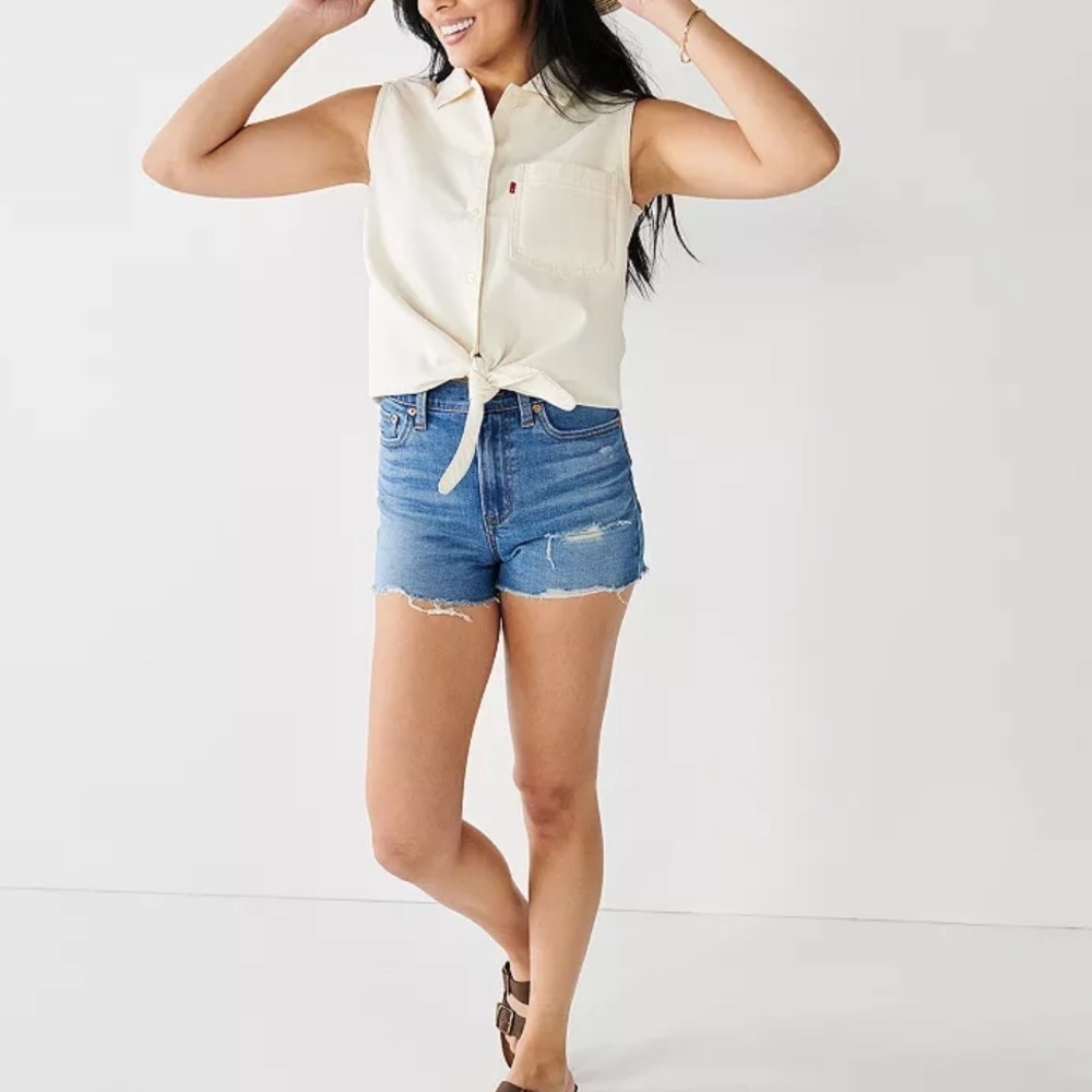 Levi's High-Rise Denim Cut-off Shorts in Sapphire Dust Size 28 - Picture 2 of 9
